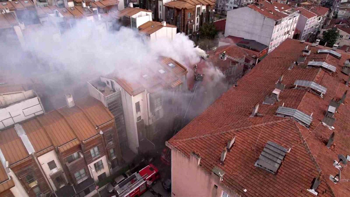 Fatih\'te Yangın Paniği