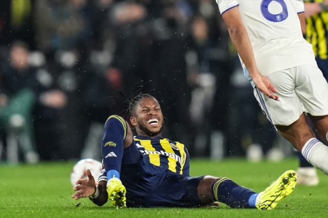 Fenerbahçe, Aston Villa'ya tek golle kaybederek ilk 8 umutlarını mucizelere bıraktı