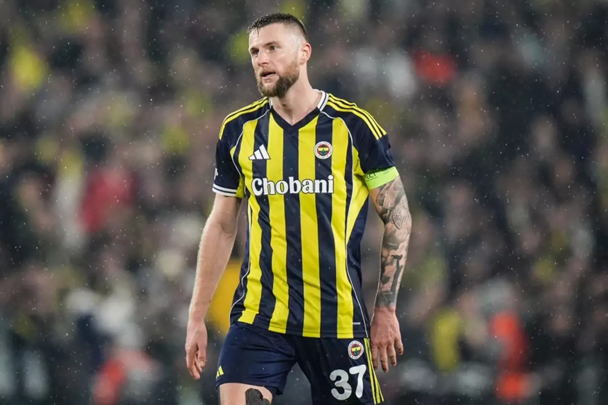 Fenerbahçeli taraftarlar kaybedilen maç sonrası Skriniar\'ı göklere çıkardı