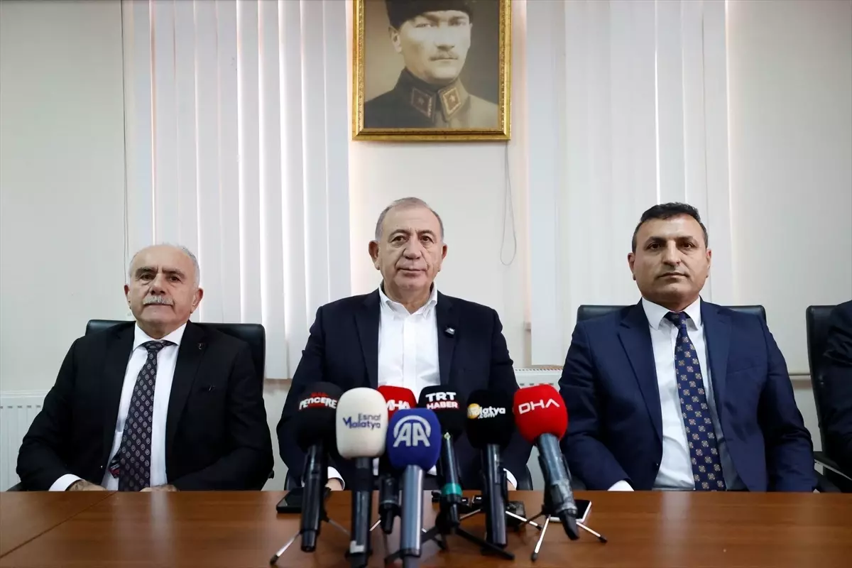 Gürsel Tekin, Abdulvahap Göçer\'e Destek Ziyareti Gerçekleştirdi