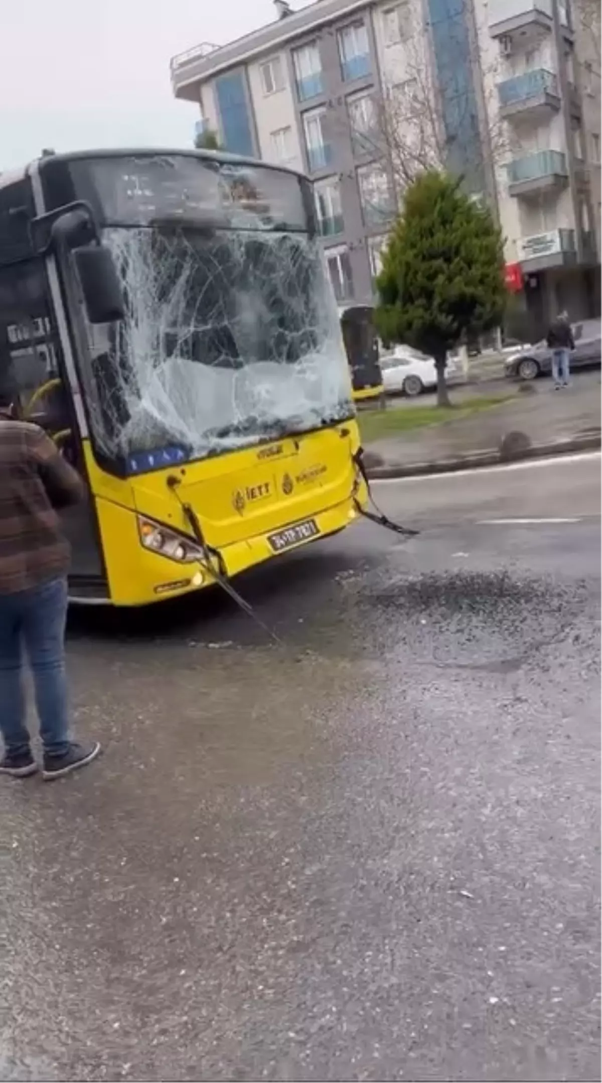 Sancaktepe\'de İETT Otobüsleri Çarpıştı