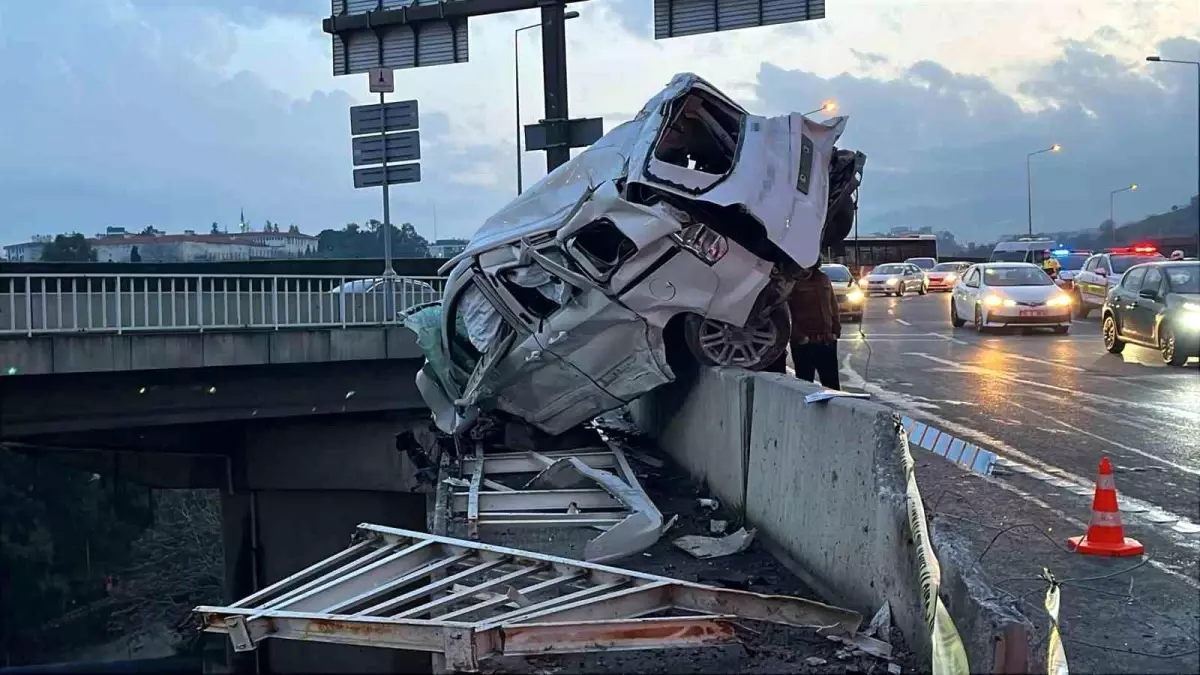 Freni Boşalan Kamyonun Kazası: 3 Yaralı