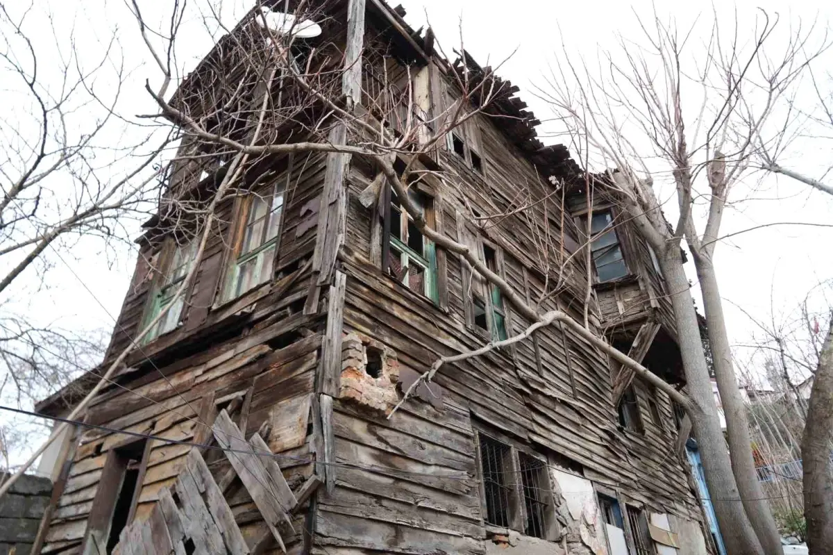 İzmit\'in tarihe tanıklık eden evleri restorasyon bekliyor