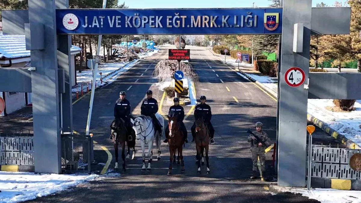 Kapadokya\'da Atlı Jandarma Güvenliği Sağlıyor