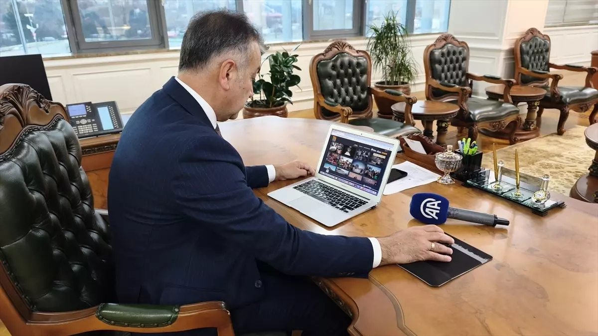 Vali Çağatay, \'Yılın Kareleri\' Oylamasına Katıldı