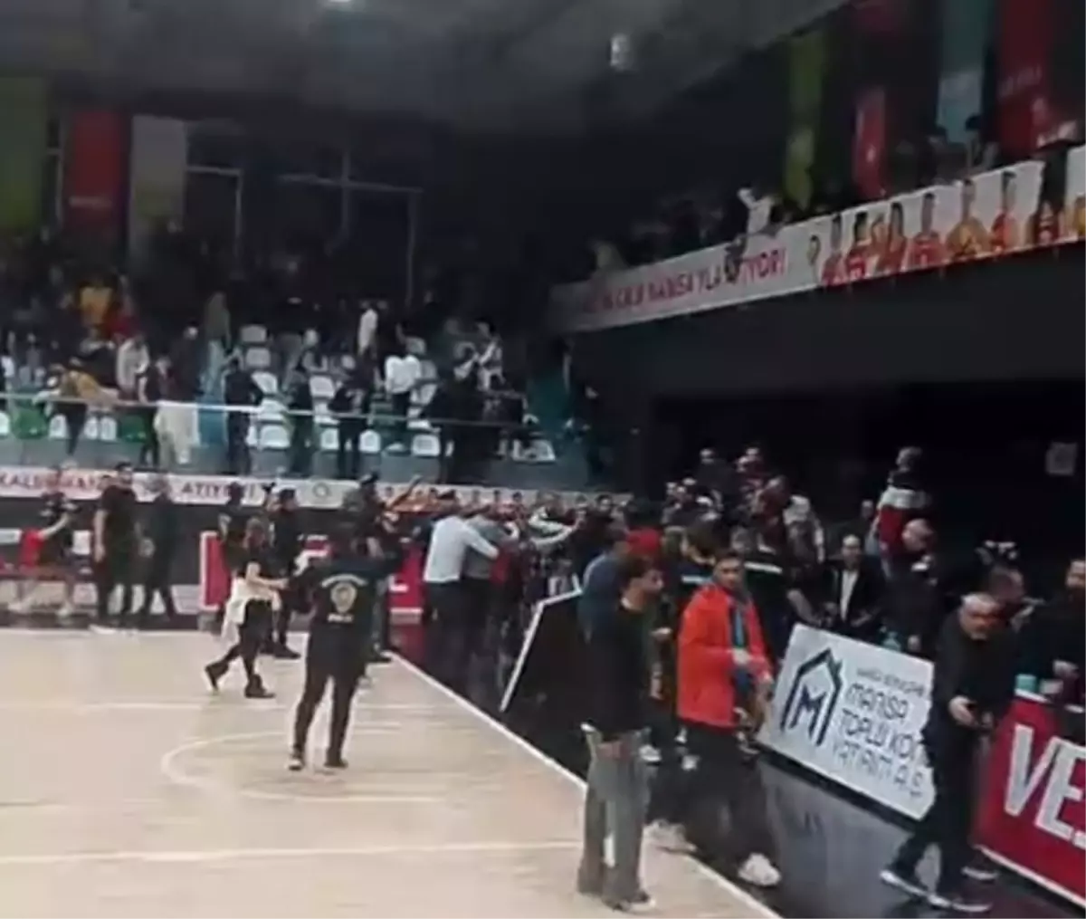 Karşıyaka filesinde Manisa\'ya sert tepki