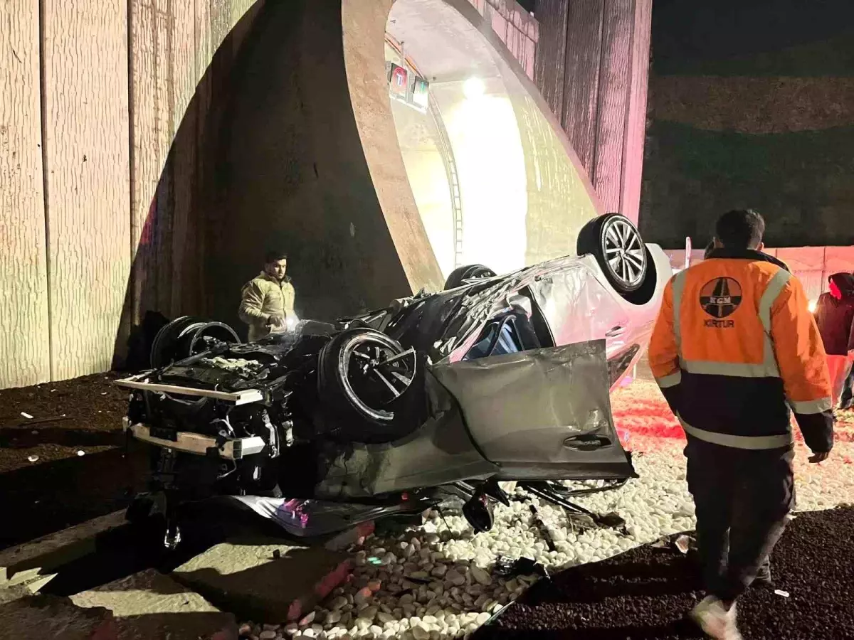 Alanya\'da Takla Atan Araçta Sürücü Yaralandı