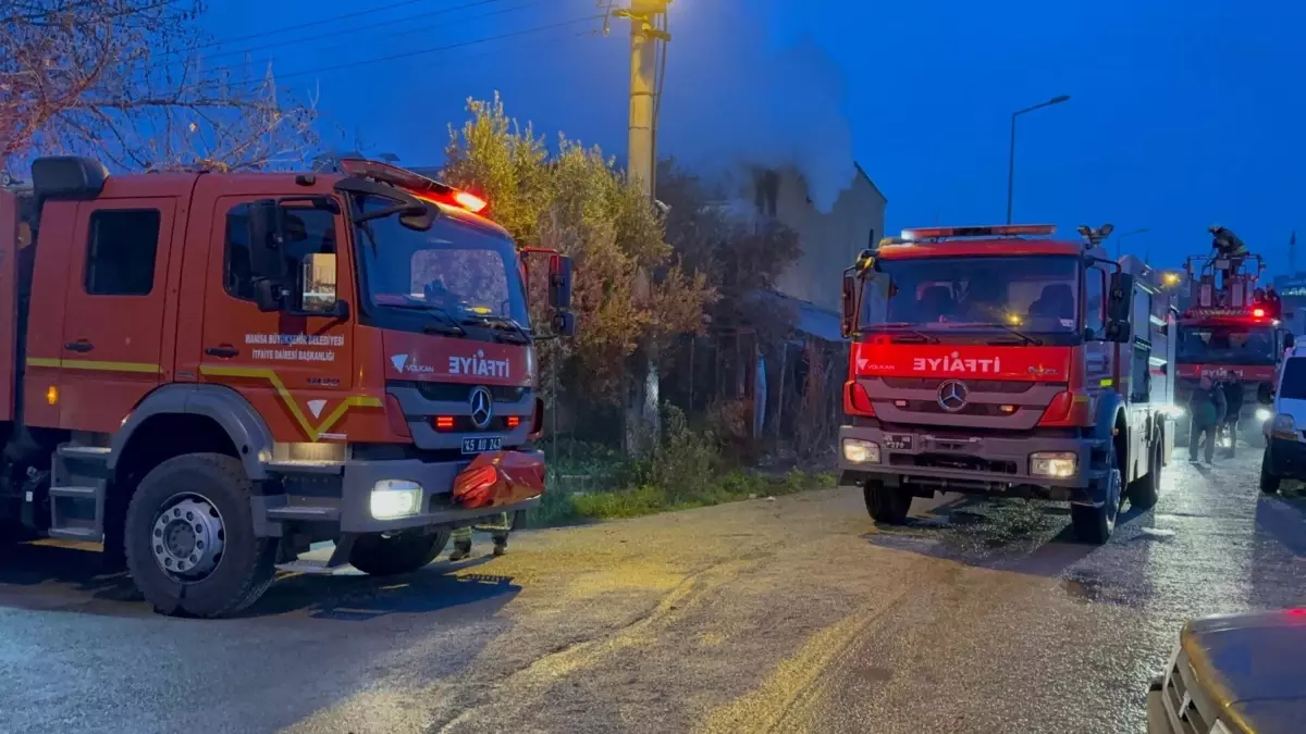 Turgutlu\'daki Marangoz Atölyesinde Yangın