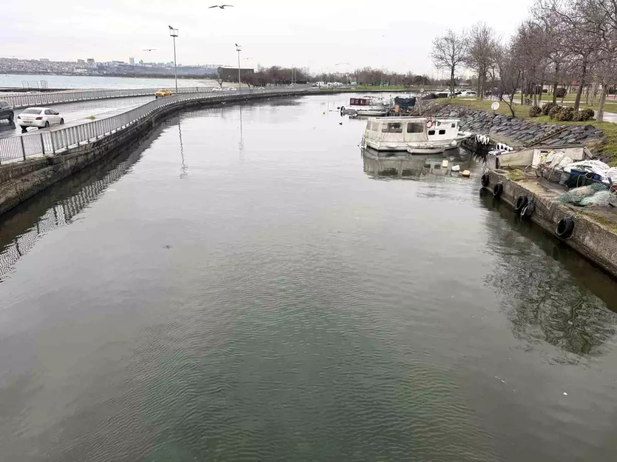 Menekşe sahilinde teknelerin geçiş sorunu balıkçıları canından bezdirdi: "İBB\'ye başvurduk ama gelen giden yok"
