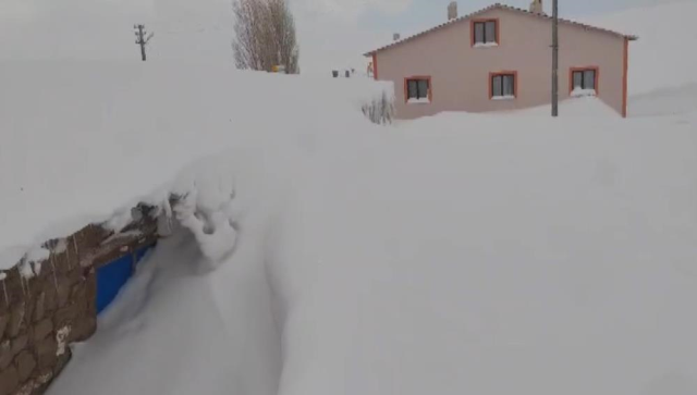 Ne Kamçatka, ne Alaska! Bina boyu kar yağdı Ne Kamçatka, ne Alaska! Bina boyu kar yağdı