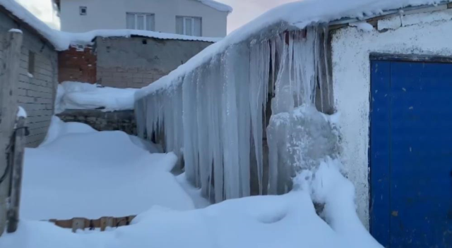 Ne Kamçatka, ne Alaska! Bina boyu kar yağdı Ne Kamçatka, ne Alaska! Bina boyu kar yağdı