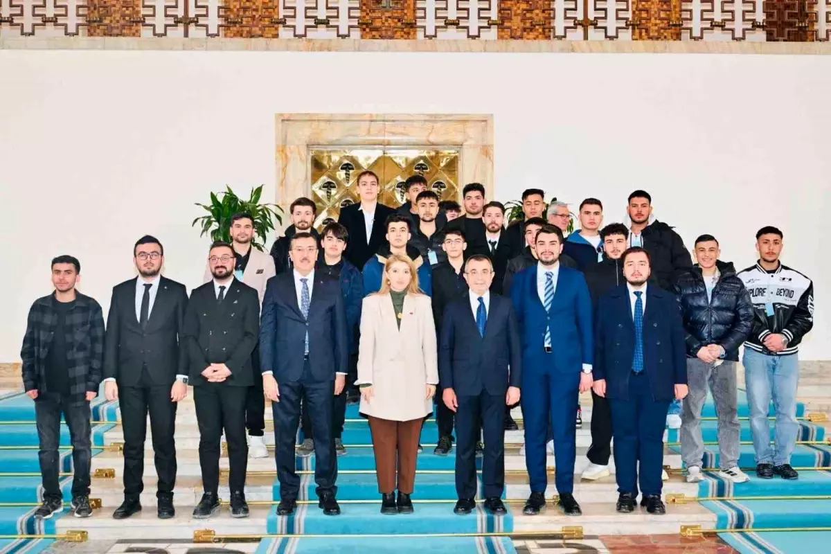 Ölmeztoprak: "Cumhurbaşkanımızın mesajları nettir, bayrağımıza uzanan kirli eller hesap verecek"