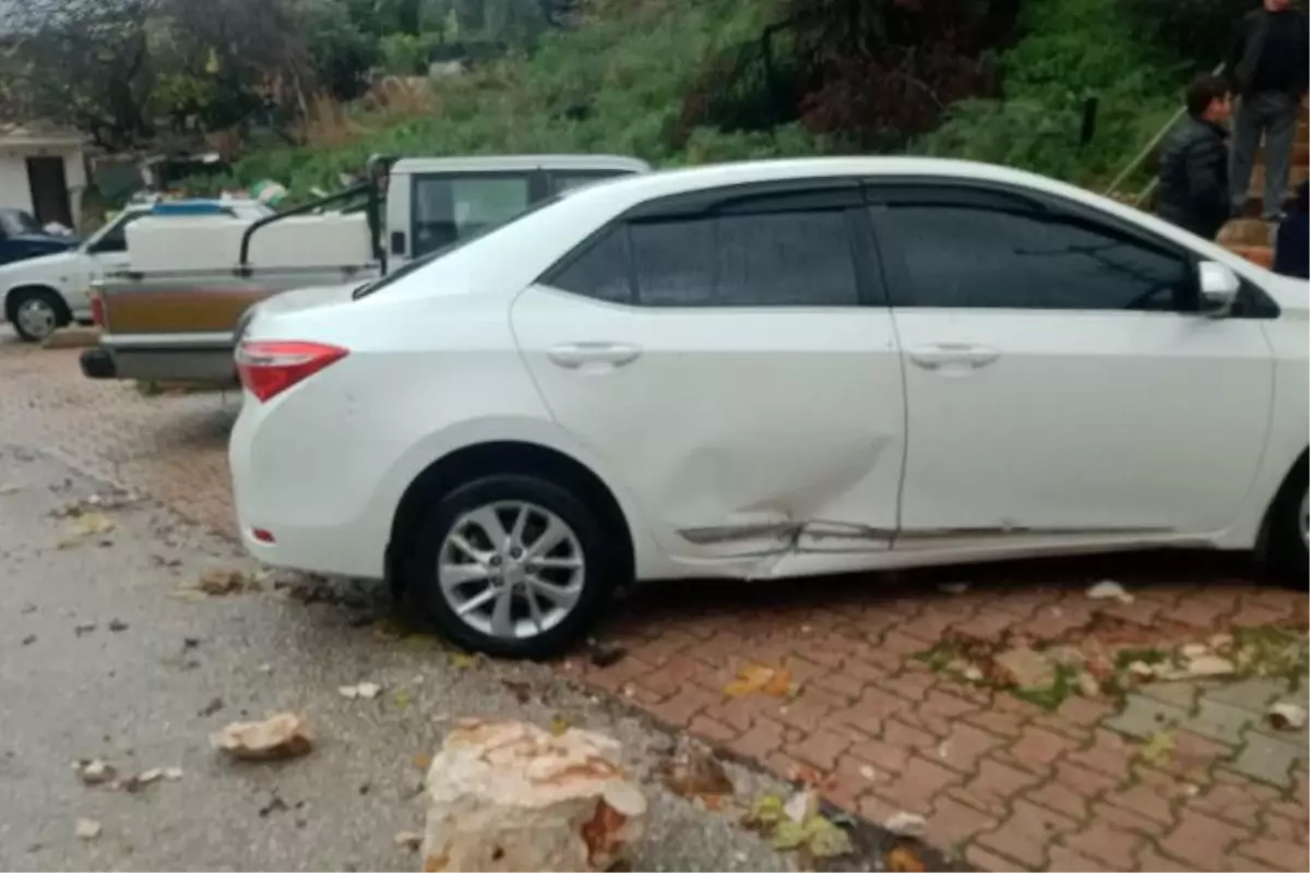 Kumluca\'da Sağanak Yağış Tarımı Vurdu