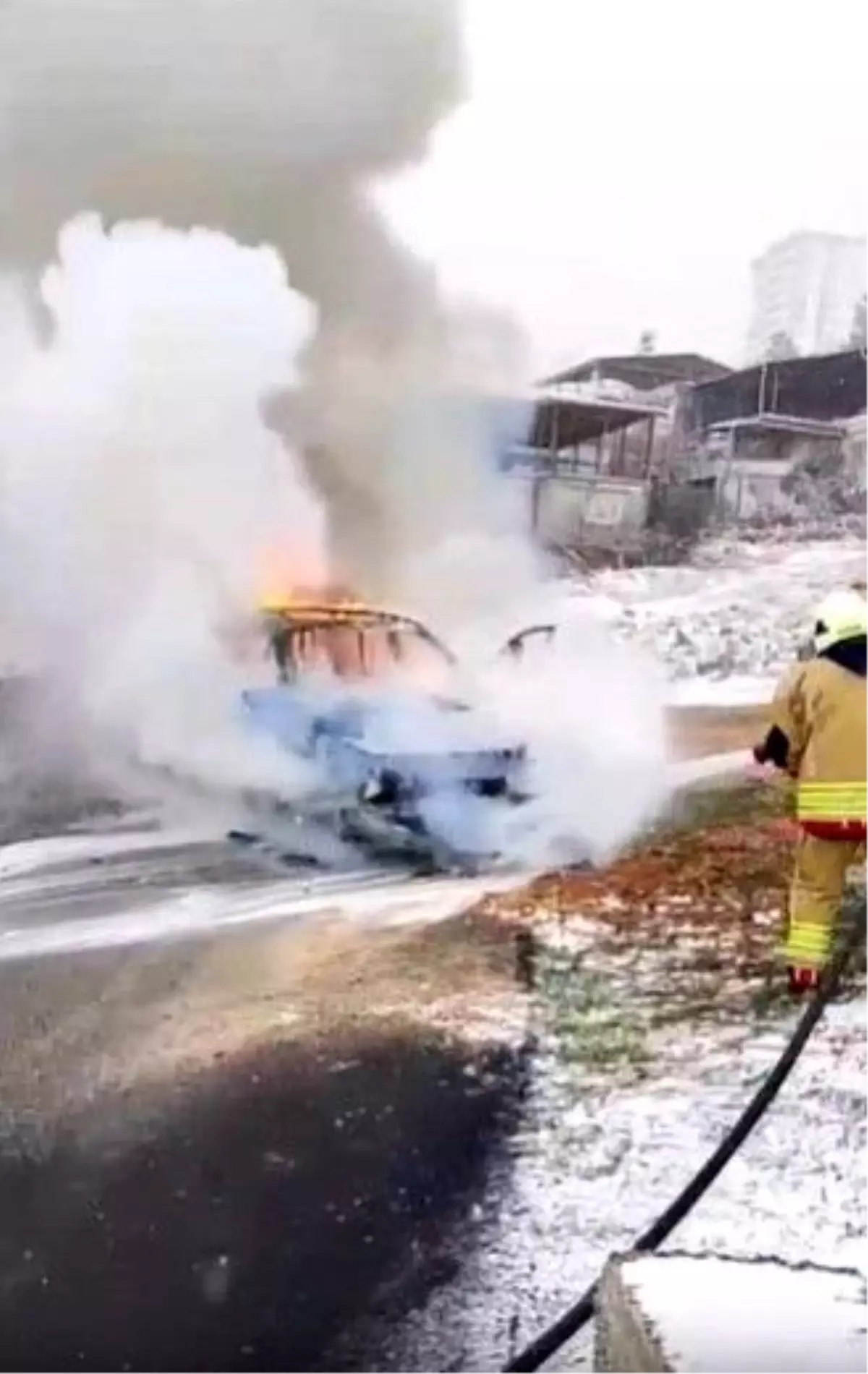 Kahramanmaraş\'ta Otomobil Yandı