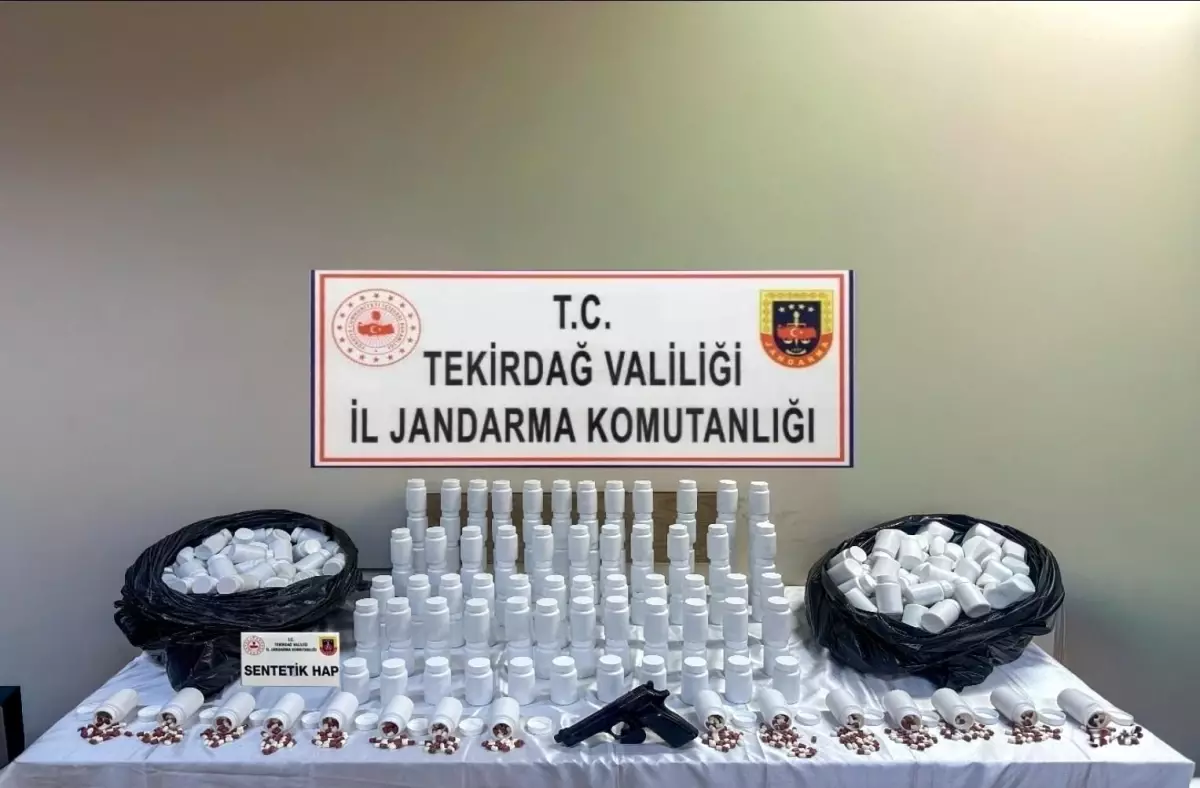 Tekirdağ\'da Narkotik Operasyonu: 29 Bin Ecza ve Silah Ele Geçirildi