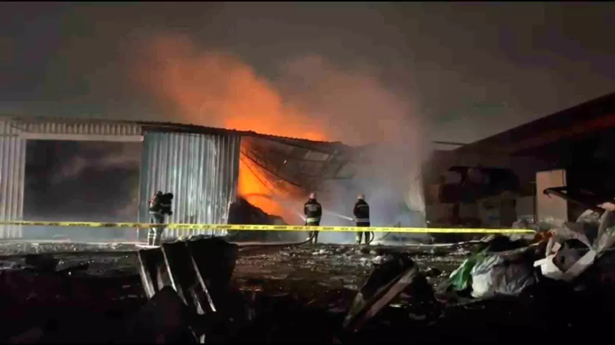 Çerkezköy\'de Tekstil Fabrikasında Yangın Kontrol Altında