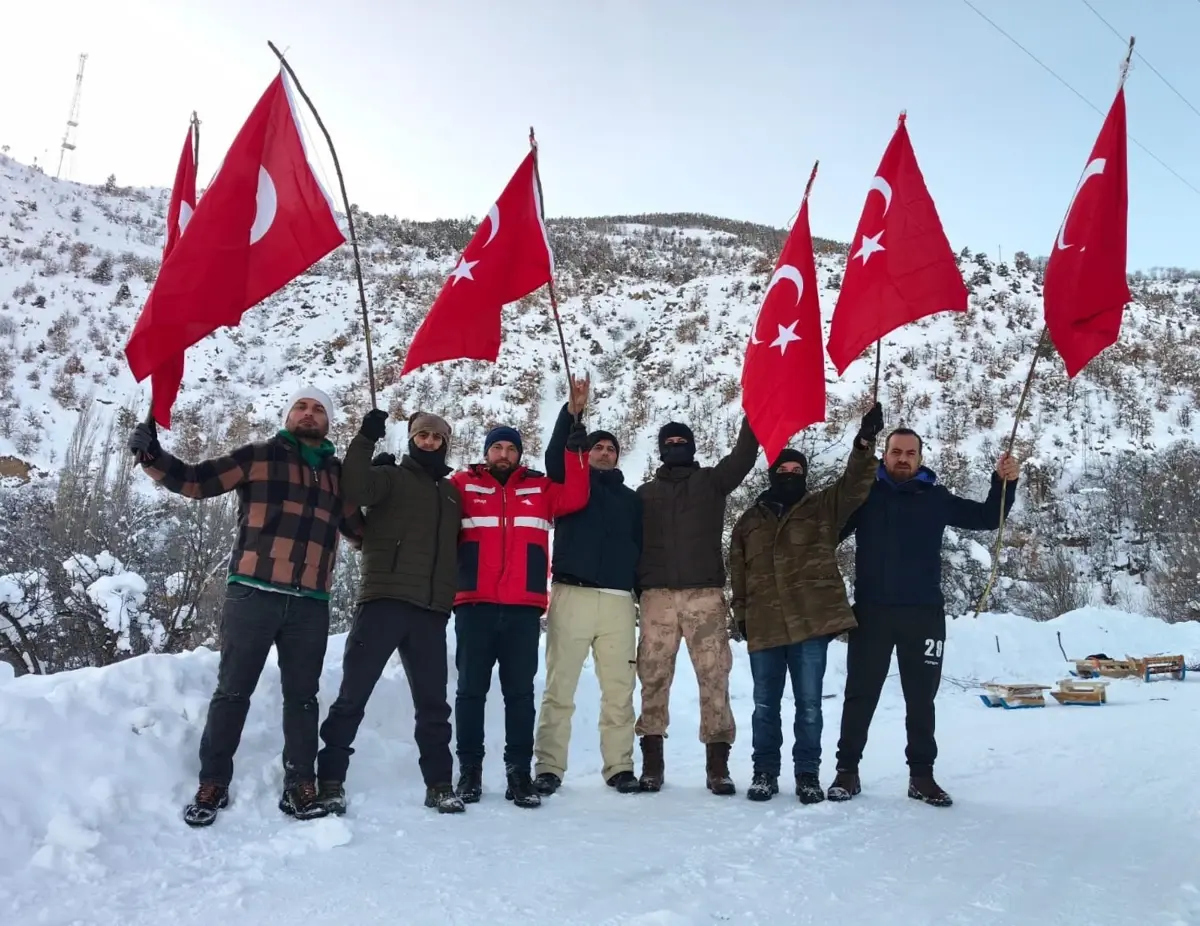 Gençlerden Bayrak Tepkisi