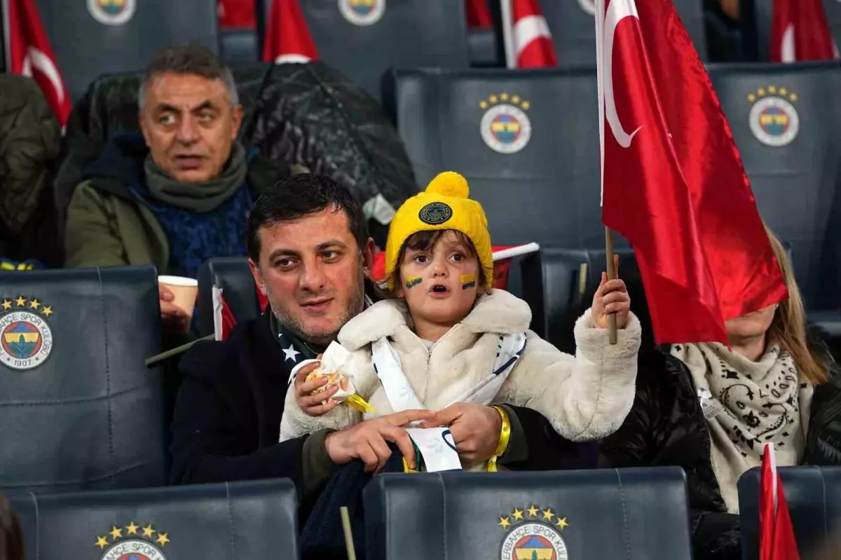 Fenerbahçe - Aston Villa Maçı Başladı