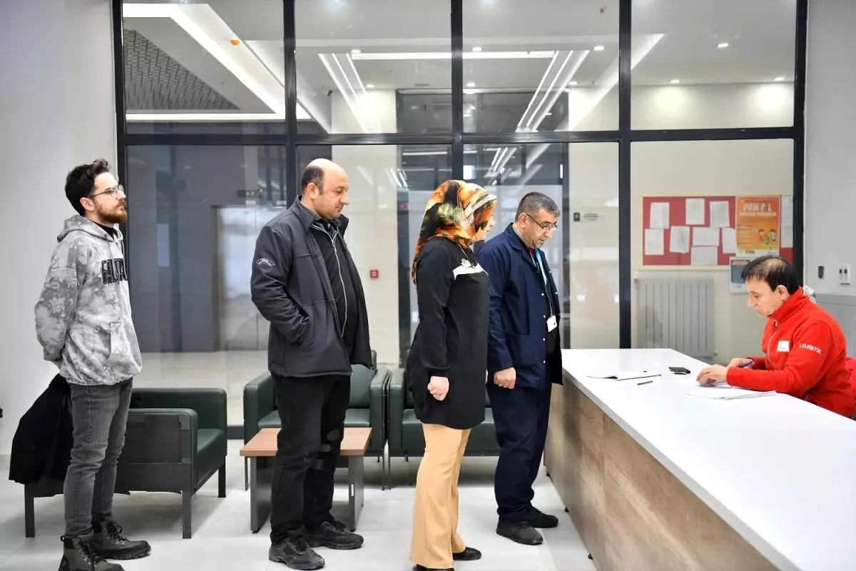 Yeşilyurt Belediyesi personelinden Kızılay\'a anlamlı destek