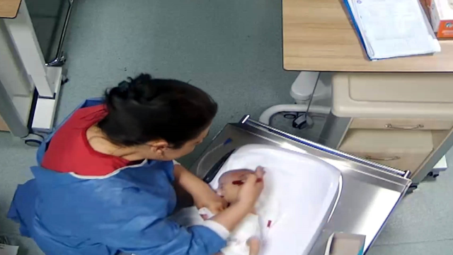 5 günlük bebeği döverek engelli bırakan vicdansız hemşire hakkında tutuklama kararı