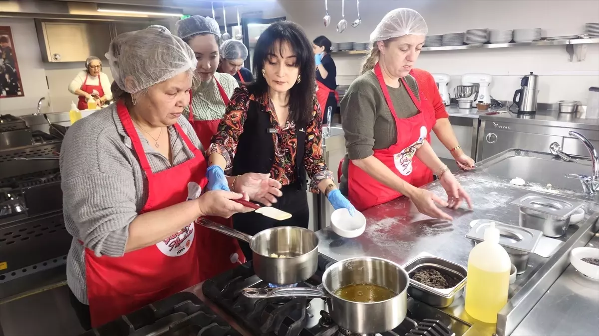 Görme Engelli Kadınlar Mutfakta Hamur İşi Yaptı