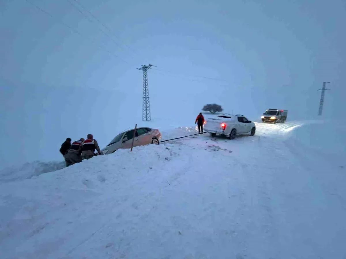 Ağrı\'da Kar Mağdurlarına Kurtarma Operasyonu