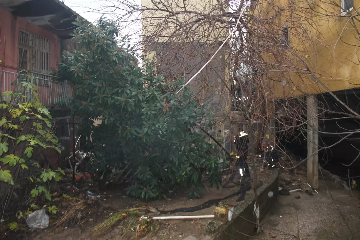 Antalya\'da Sağanak, Bina Çöktü