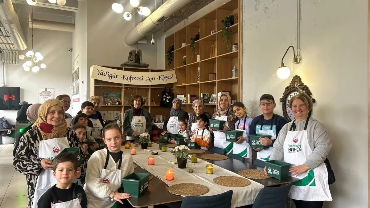 Ara tatilde kuşaklar Yadigar Kahvesi\'nde buluştu