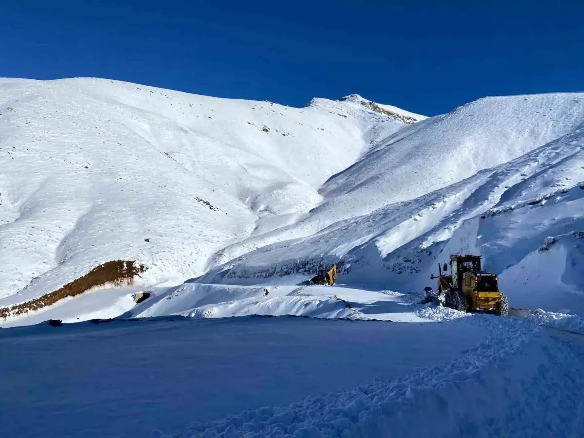 Karla Kaplı Köyde Hasta Kurtarıldı