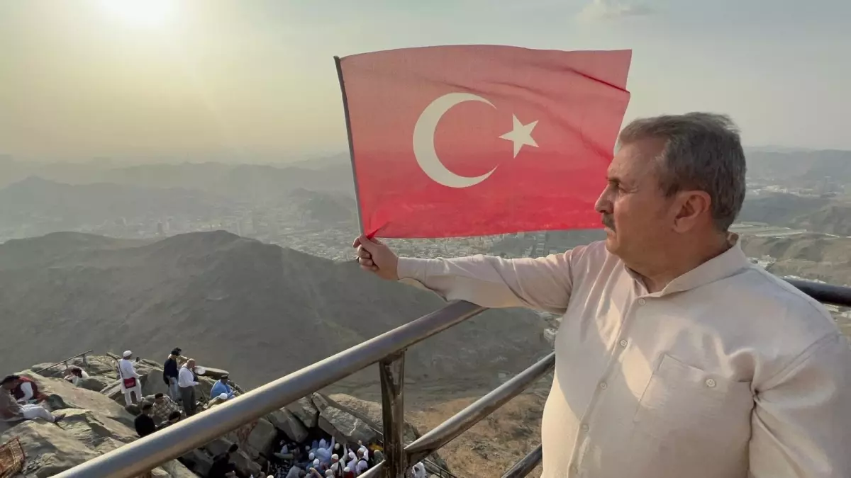 Destici\'den Bayrak Provokasyonuna Tepki