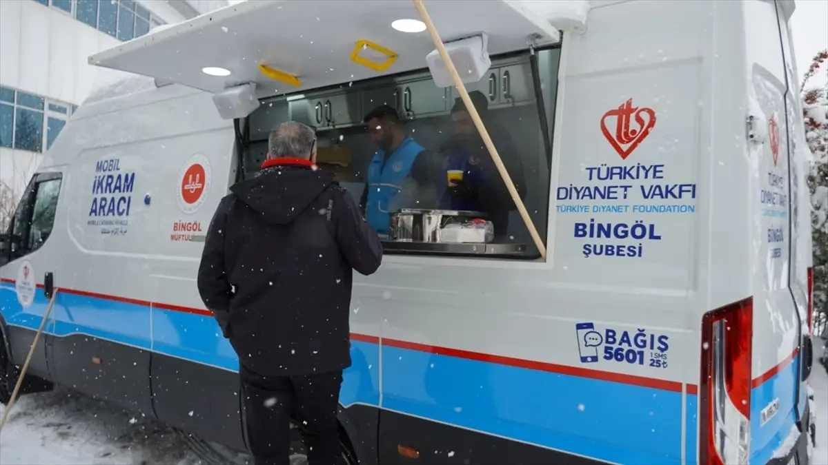 Bingöl\'de Hastalara Sıcak Çorba İkramı