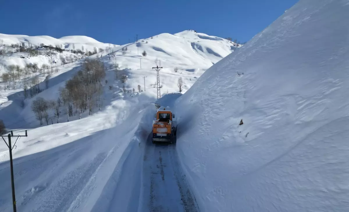 Bitlis\'te Karla Mücadele Devam Ediyor