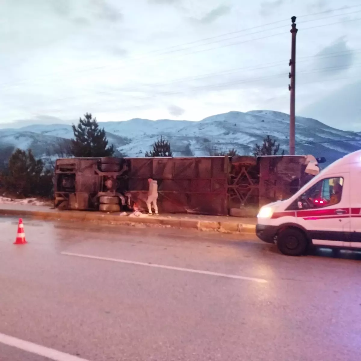 Burdur\'da Otobüs Devrildi, 12 Yaralı