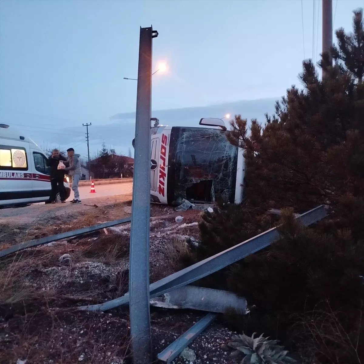 Burdur\'da Otobüs Devrilmesi: 12 Yaralı