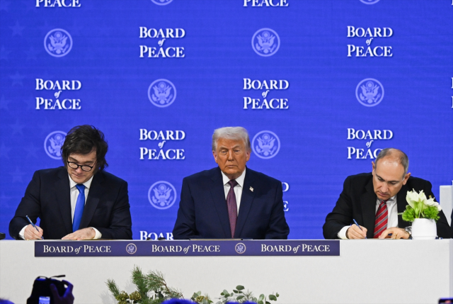 Davos Zirvesi'ne devlet başkanının giydiği ayakkabı damga vurdu