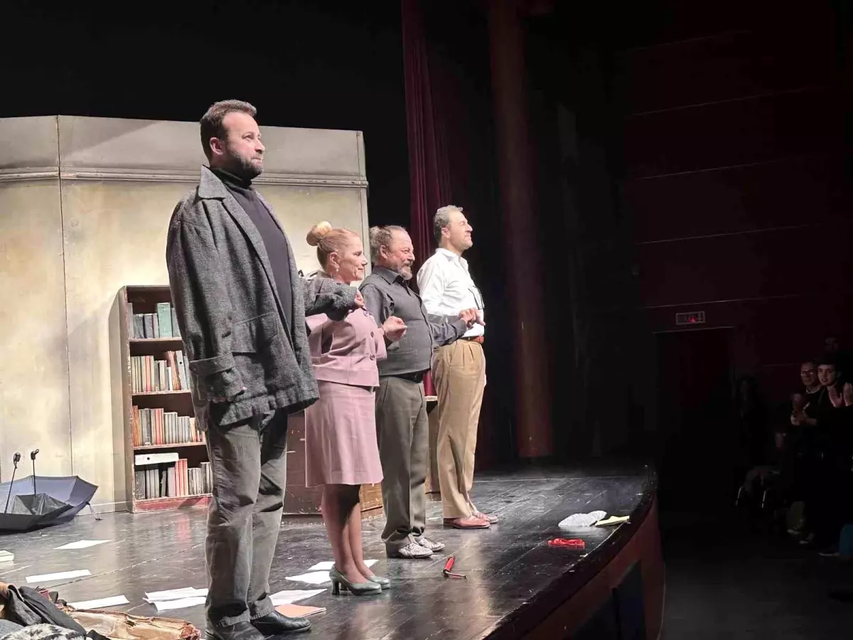 Devlet Tiyatrosu\'nun unutulmaz oyunu Profesyonel son kez sahnedeydi