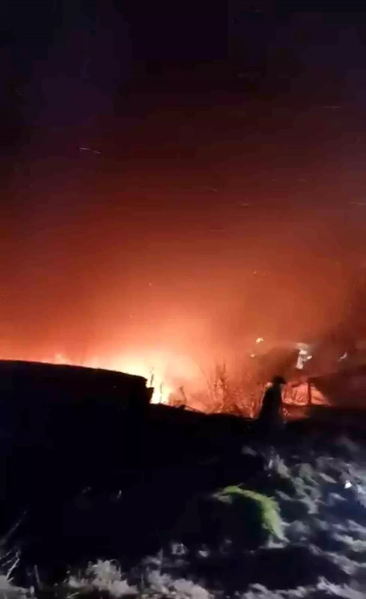 Erbaa\'da müstakil ev çıkan yangında küle döndü: Yanan evden son anda çıktılar