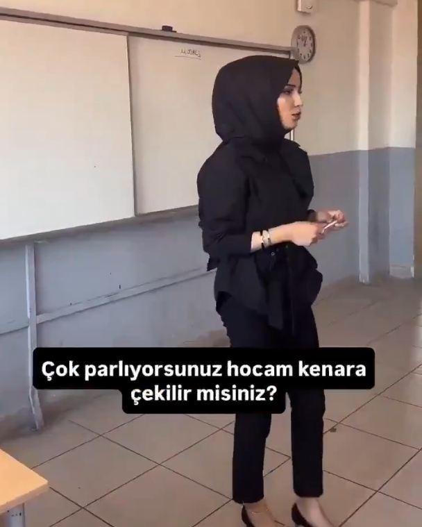 Fenomen öğretmenler furyasına biri daha eklendi; İzleyenler Bakan Tekin'i etiketliyor Fenomen öğretmenler furyasına biri daha eklendi; İzleyenler Bakan Tekin'i etiketliyor