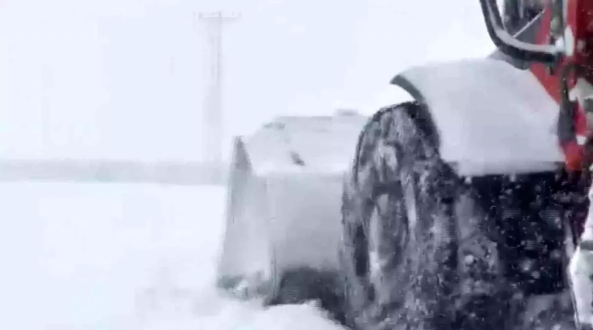 Diyaliz Hastaları Kar İçinde Mahsur Kaldı