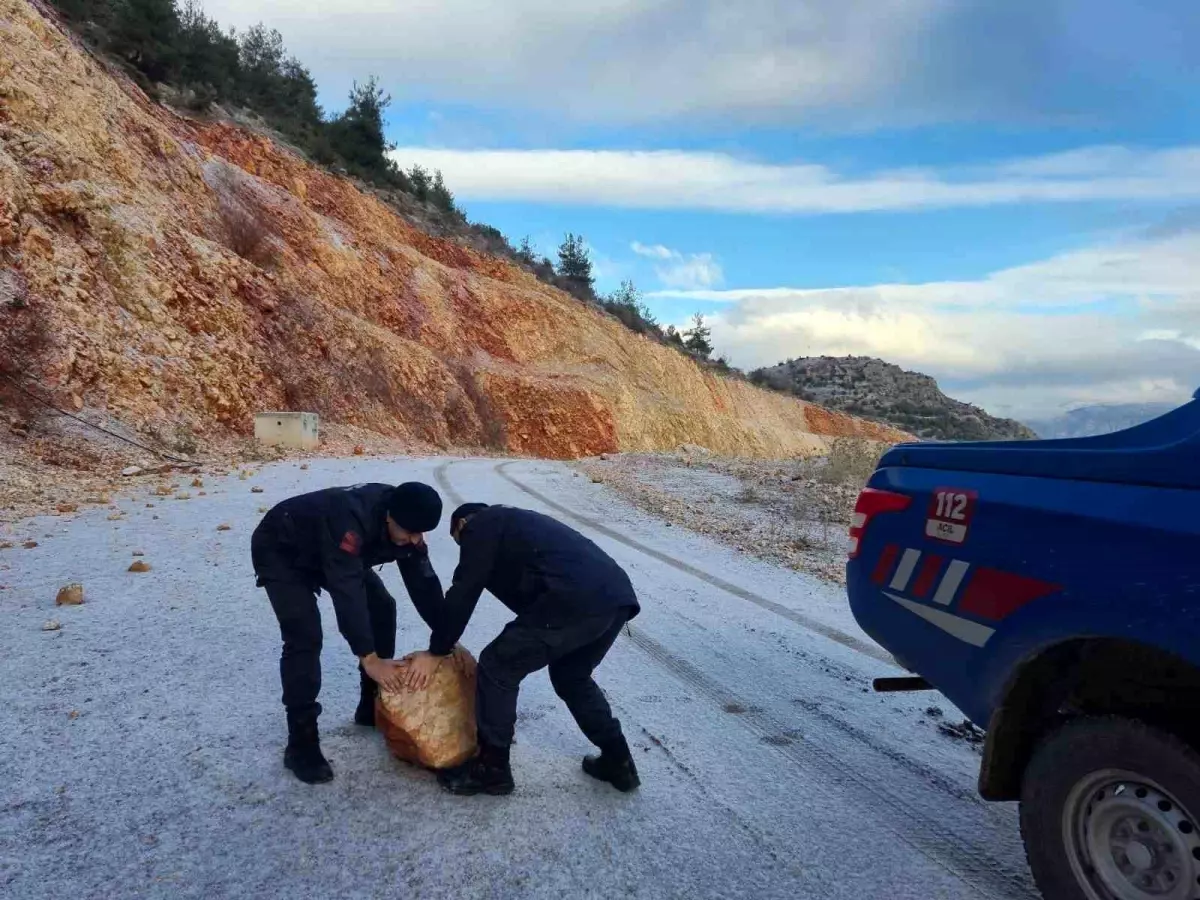 Harmankaya Kanyonu\'ndaki Kaya Parçaları Kaldırıldı