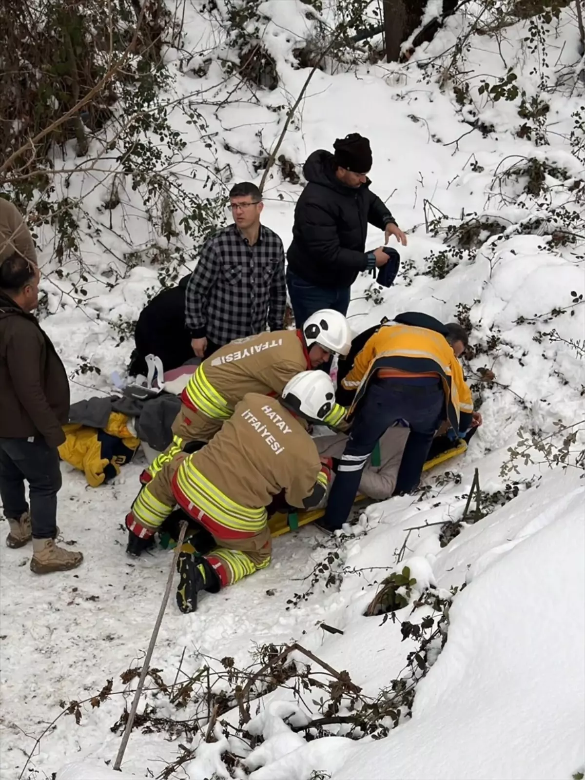 Belen\'de Otomobil Dereye Düştü: 5 Yaralı