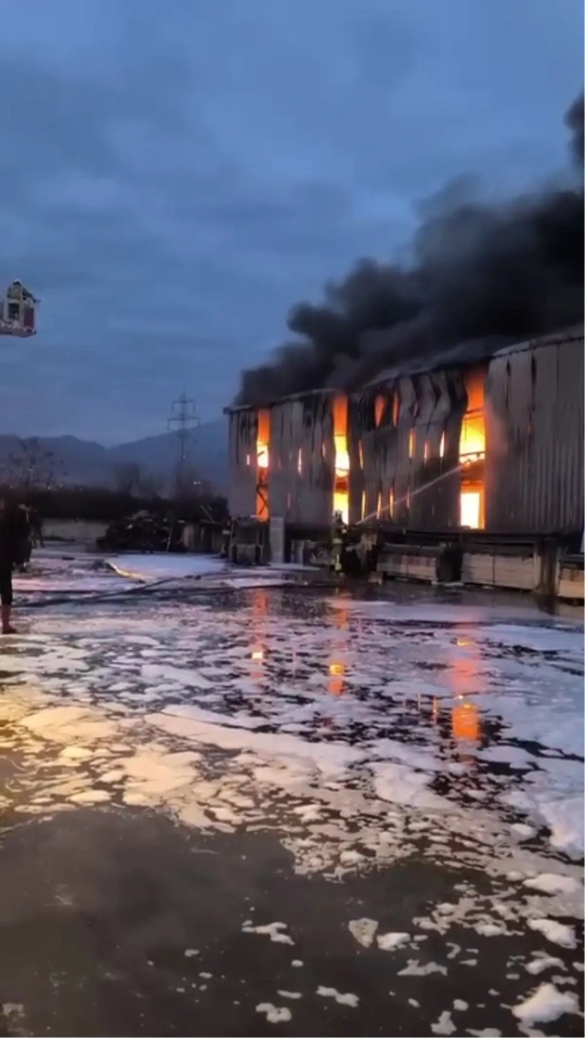 Dörtyol\'da Lastik Deposunda Yangın