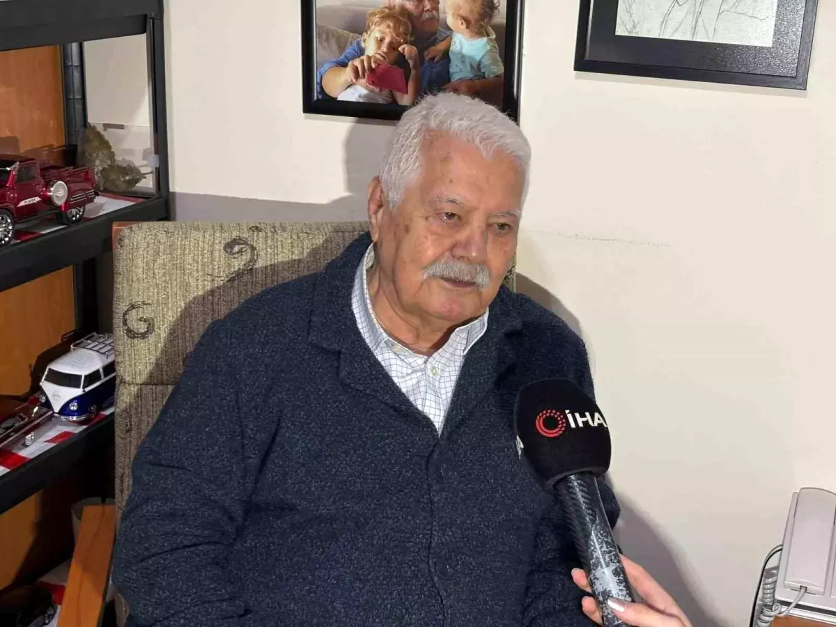 76 Yaşındaki Hasan Basri Oktay\'ın Pulları