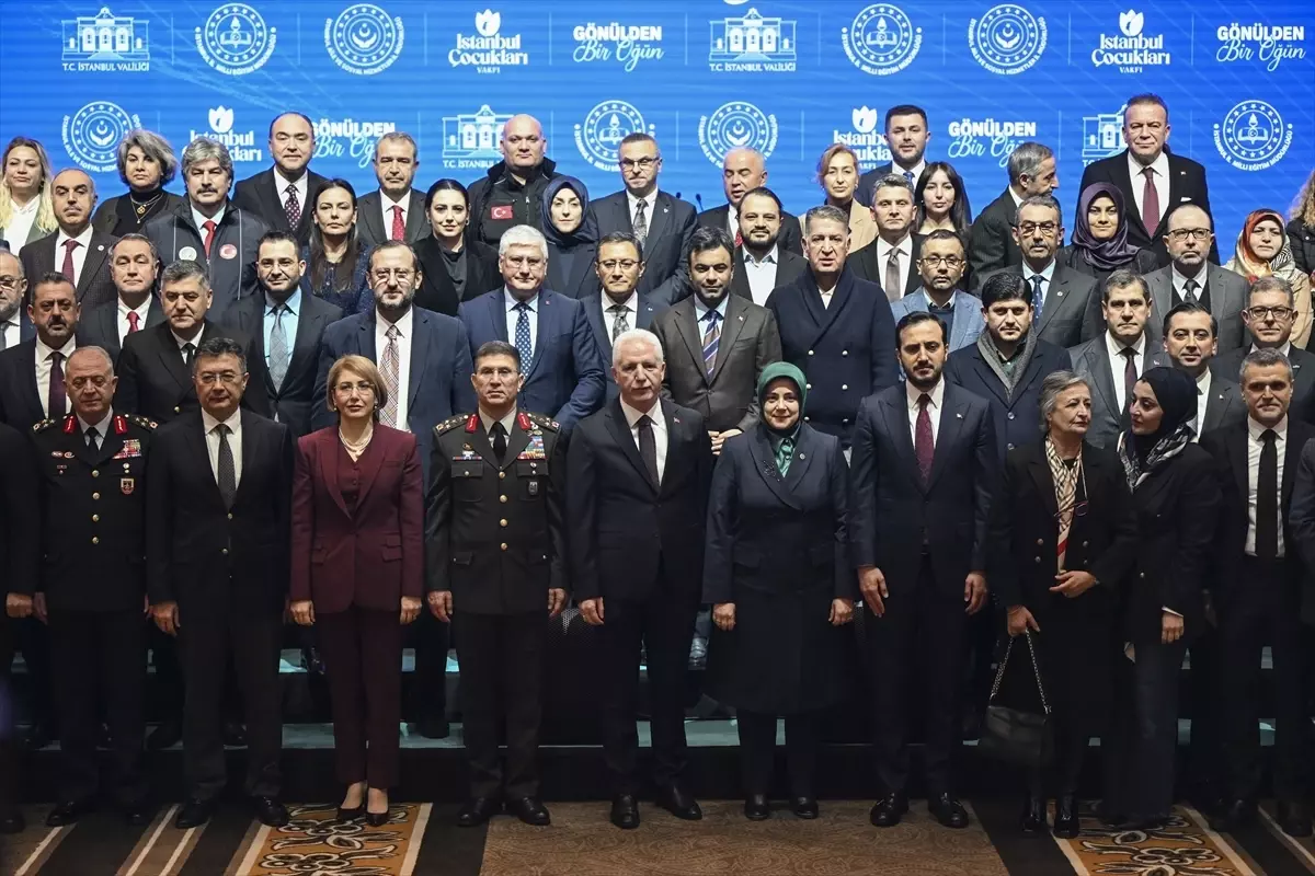 İstanbul\'da "Gönülden Bir Öğün" projesiyle 100 bin öğrenciye sıcak yemek verilecek