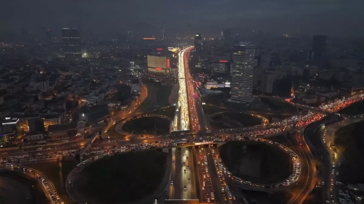 İstanbul\'da Trafik Yoğunluğu Yüzde 89\'a Ulaştı