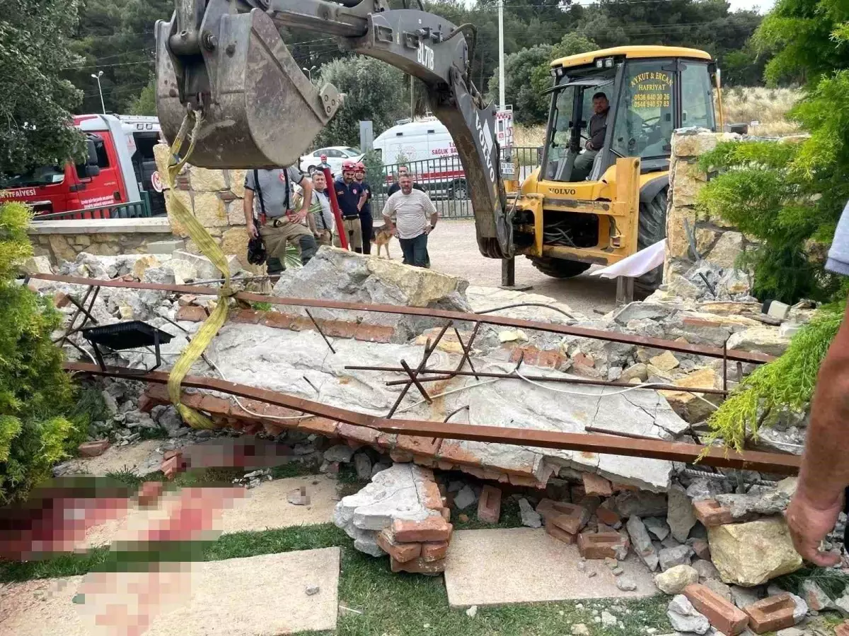 İzmir\'de Düğün Salonunda Kemer Devrildi: 2 Ölü