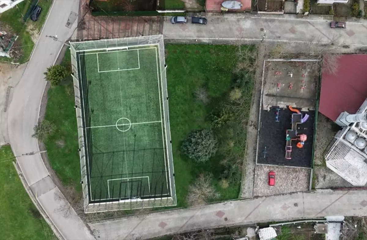 Kandıra\'ya Yeni Araç ve Halı Sahalar