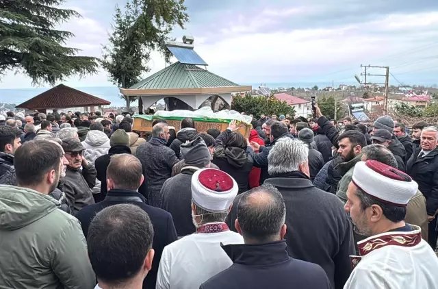 Genç kadın son yolculuğuna gelinliği ile uğurlandı, gözyaşları sel oldu