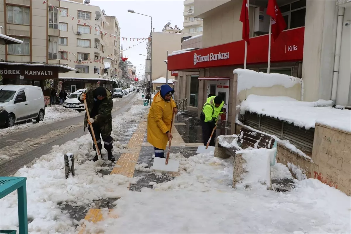 Kilis\'te Kar Yağışı Etkisini Sürdürüyor