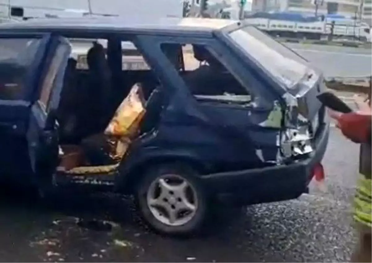 Turgutlu\'da Otobüs ve Araç Çarpıştı